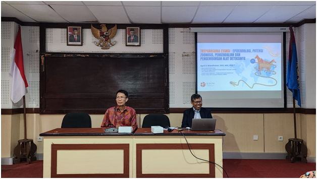 Inviting Practitioners From BRIN, FKH UNUD Held Practitioner Public Lecture About Trypanosomes